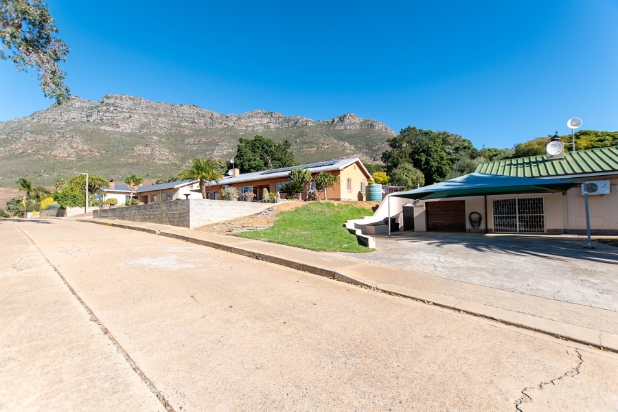 4 Bedroom Property for Sale in Ongegund Village Western Cape